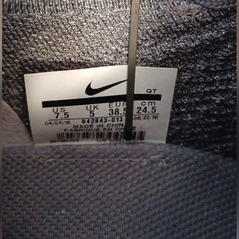 Nike Vapormax Flyknit 2 Gray & Silver Sneakers  Size 7.5